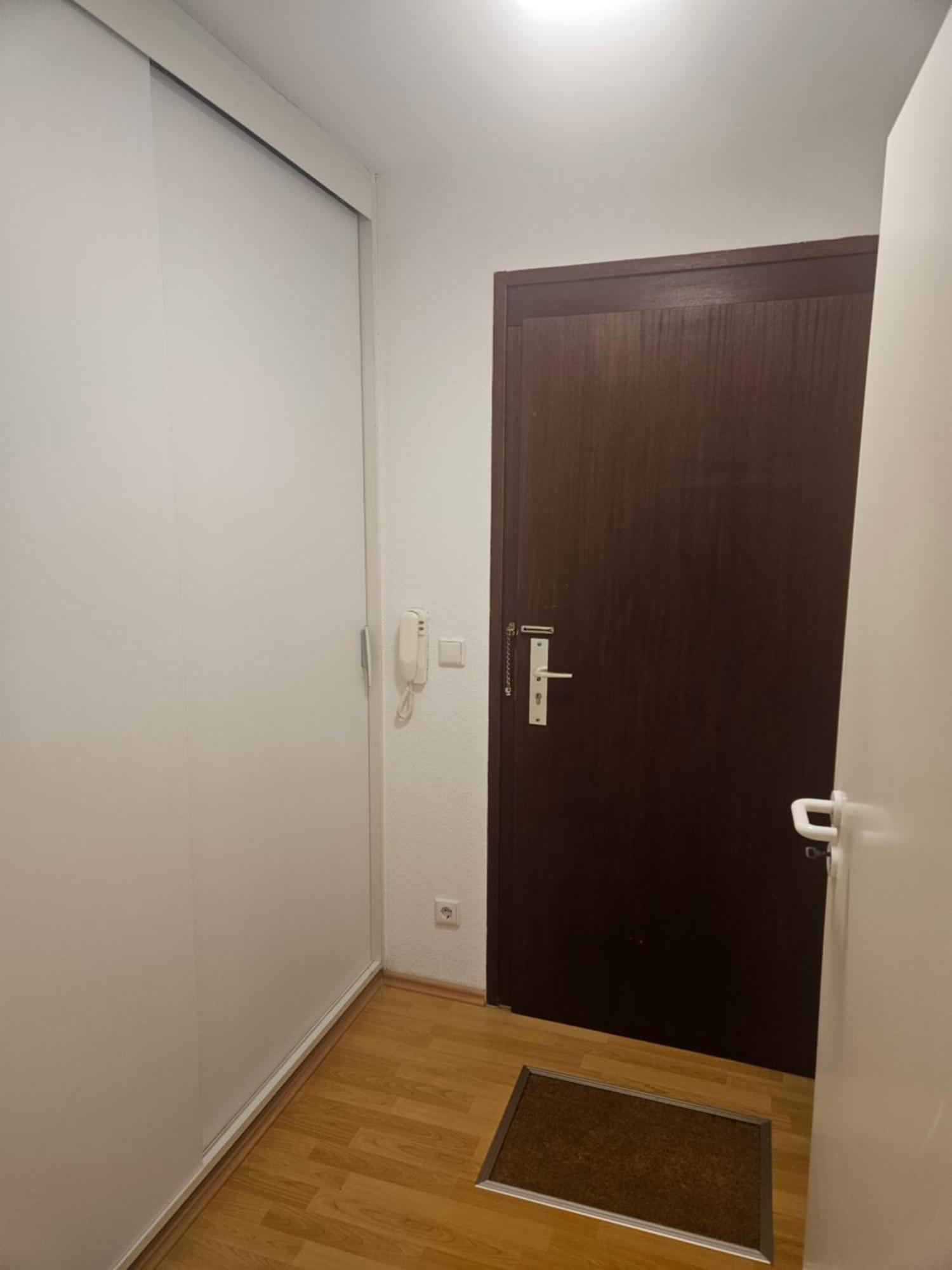 Luxury Airport Nbg Apartment *