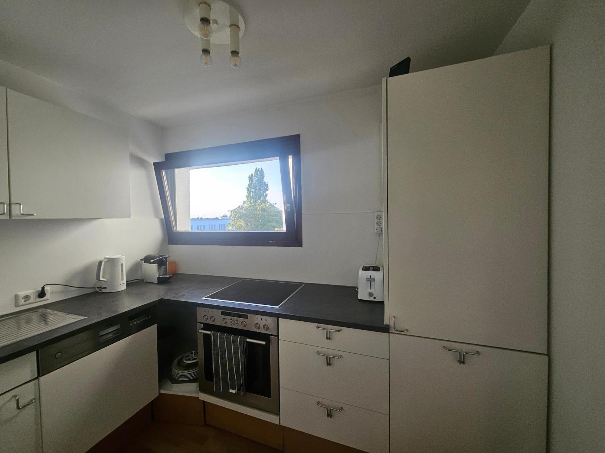 Luxury Airport Nbg Apartment *