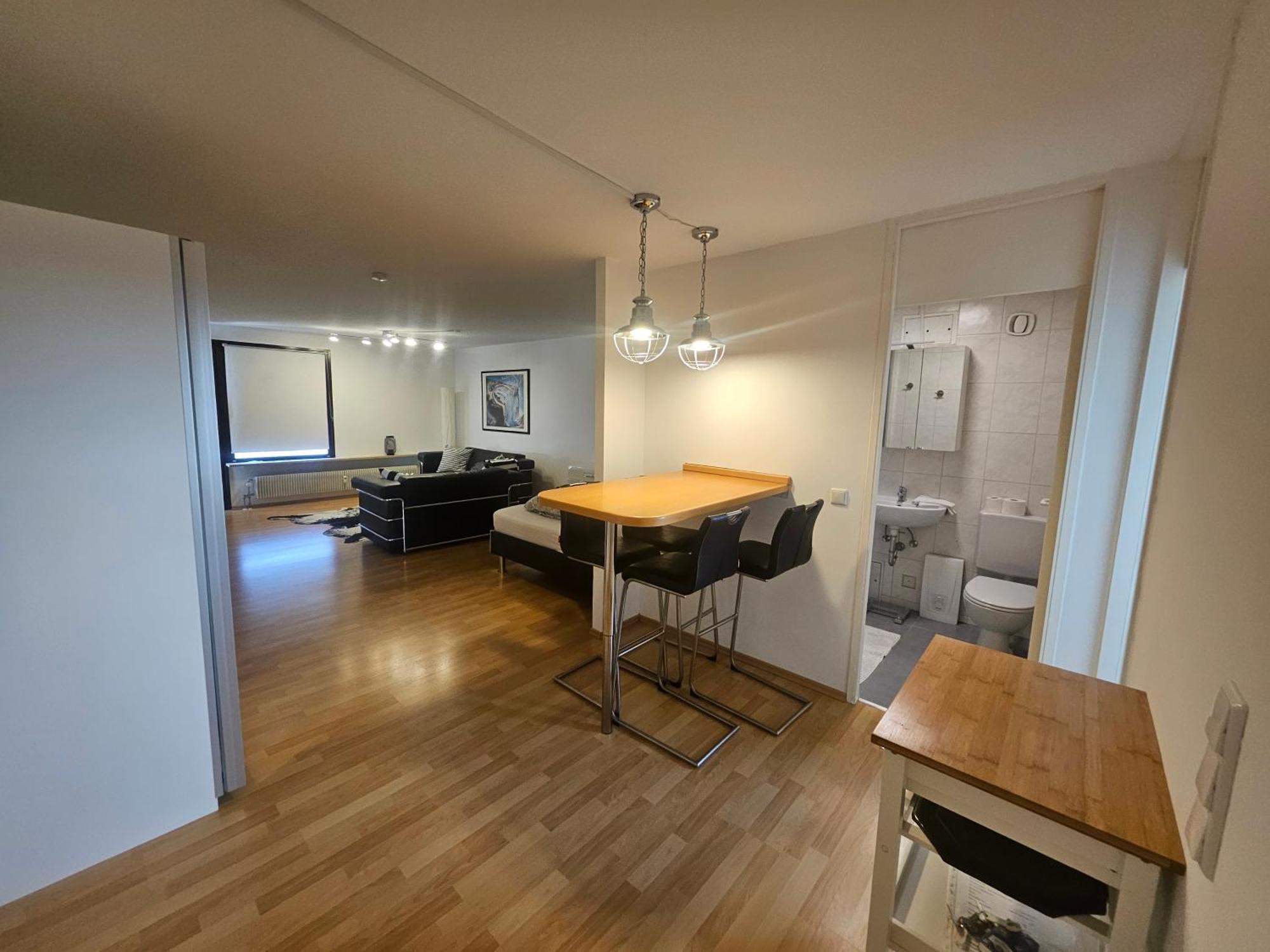 Luxury Airport Nbg Apartment *